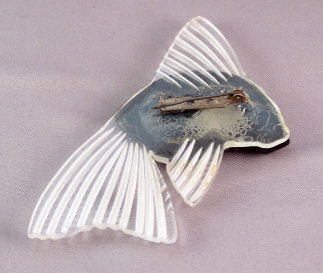 BP26 black & clear lucite fish pin